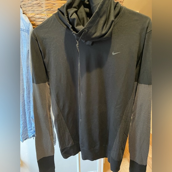 Mock neck Nike top - Picture 1 of 3